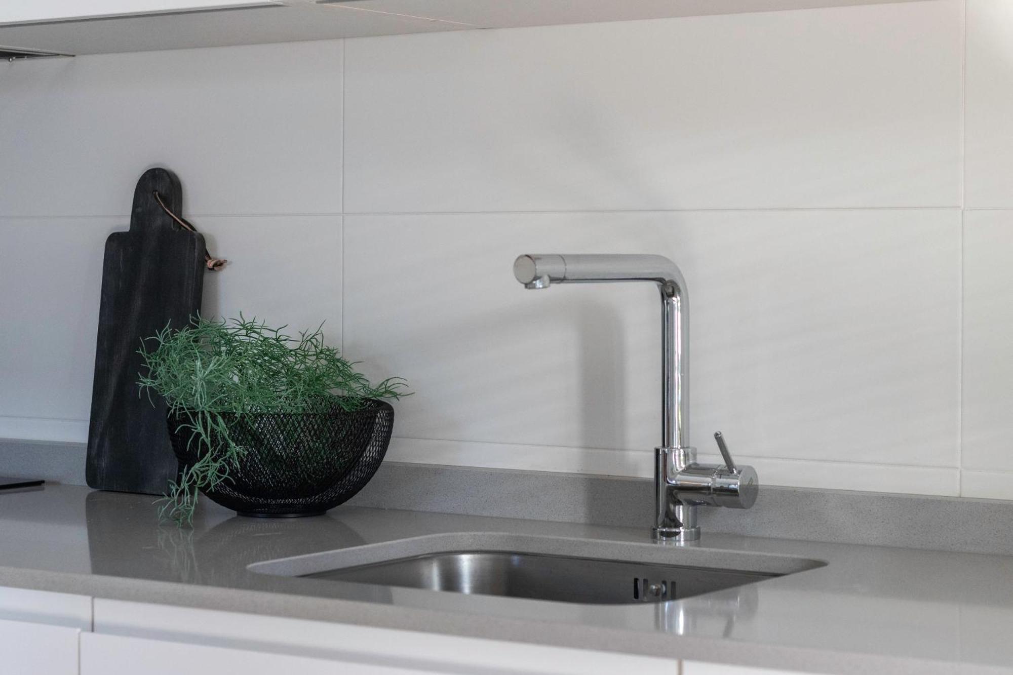 Akomodat En Precioso Y Moderno Con Jardin Y Parking 게초 외부 사진