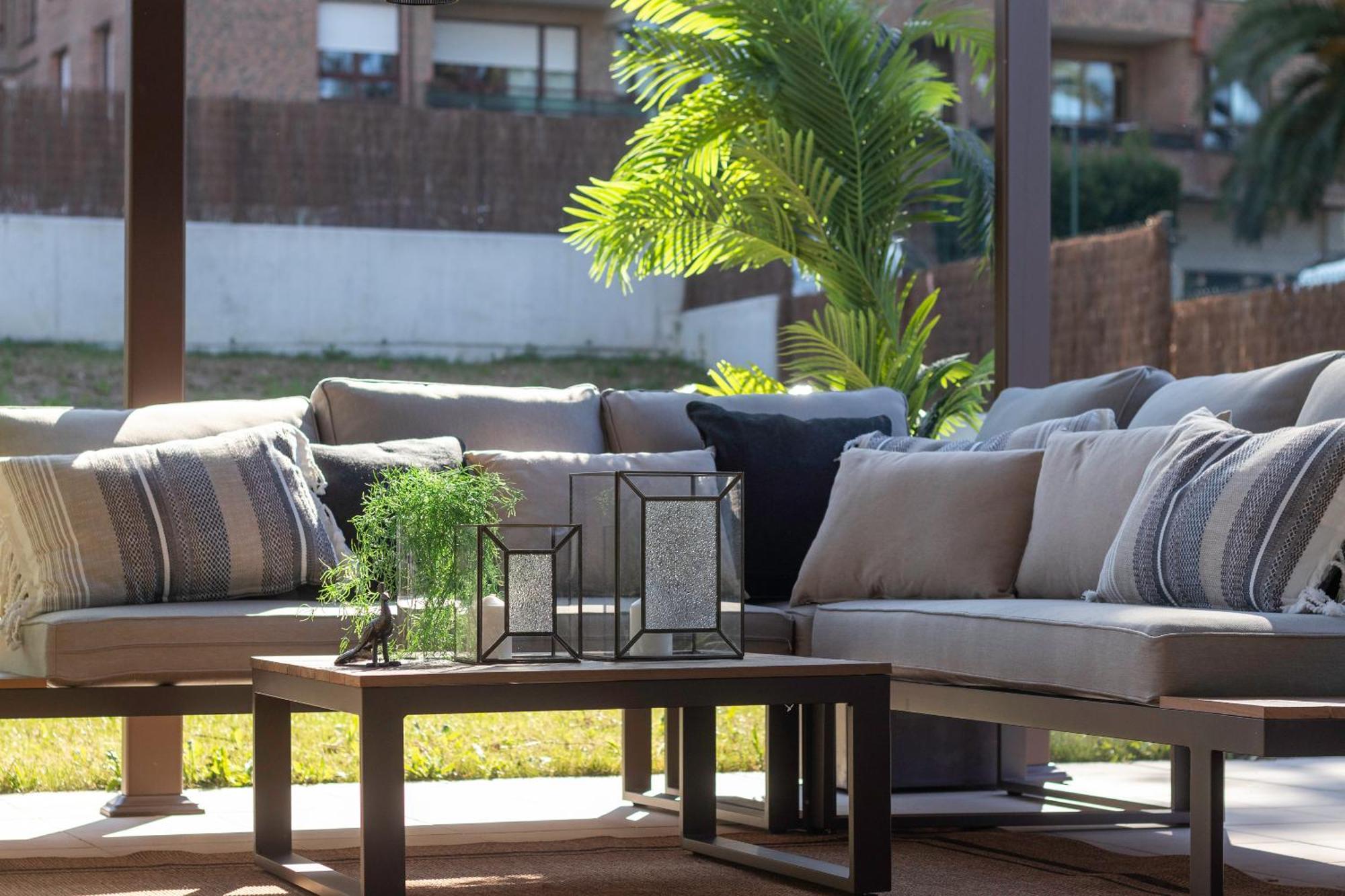 Akomodat En Precioso Y Moderno Con Jardin Y Parking 게초 외부 사진
