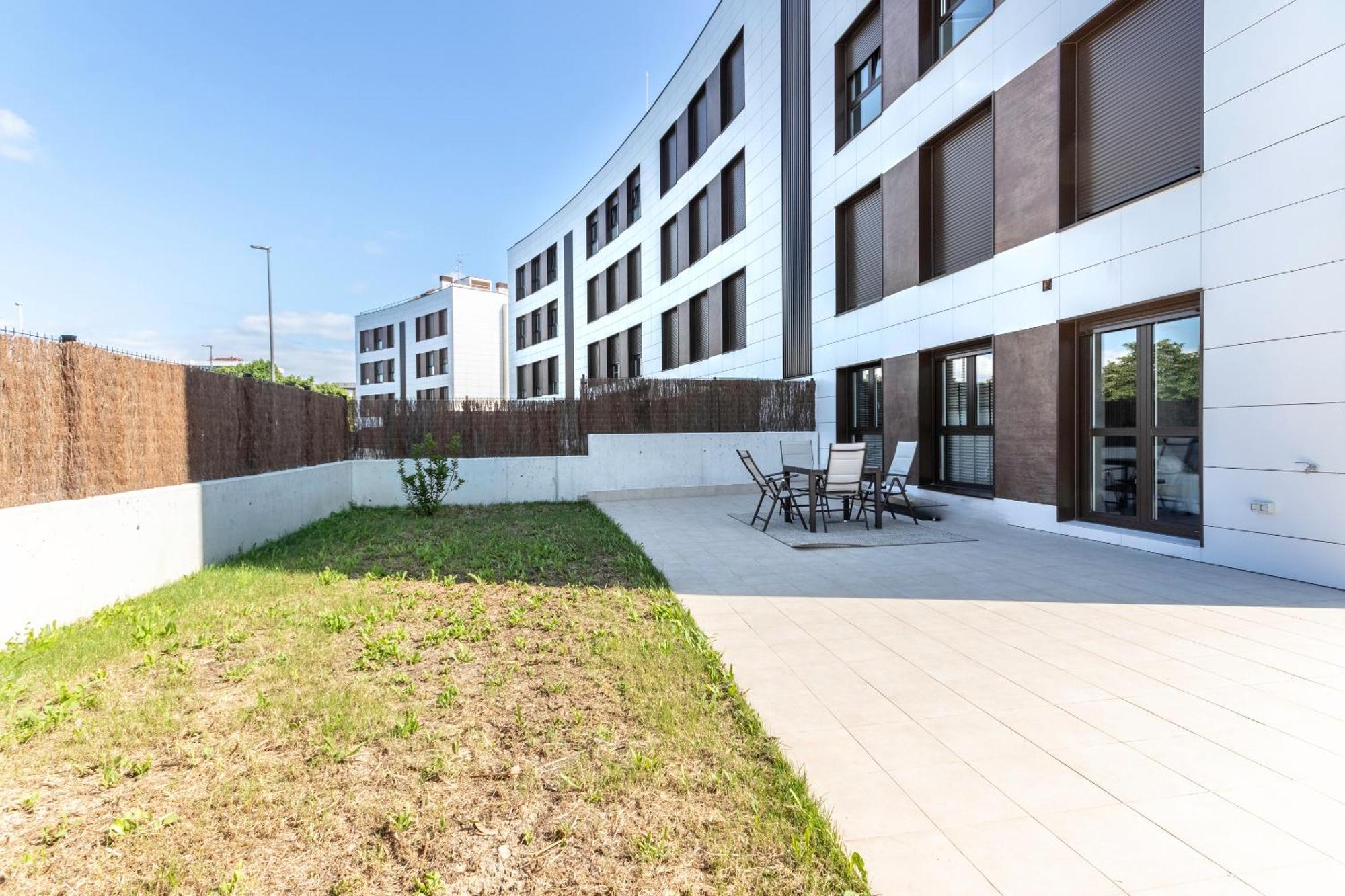 Akomodat En Precioso Y Moderno Con Jardin Y Parking 게초 외부 사진